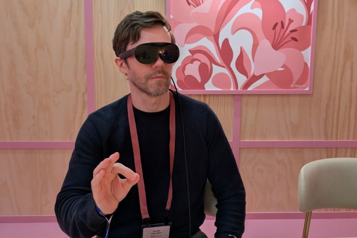 Điều khiển Meta VR Glasses bằng cử chỉ tay